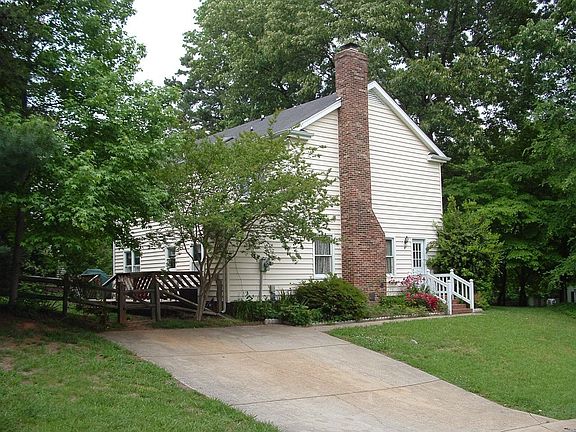 View from Cul-de-sac. Side door leads to Laundry Room
