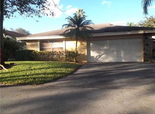 18 Boxwood Rd, Hollywood, FL 33021