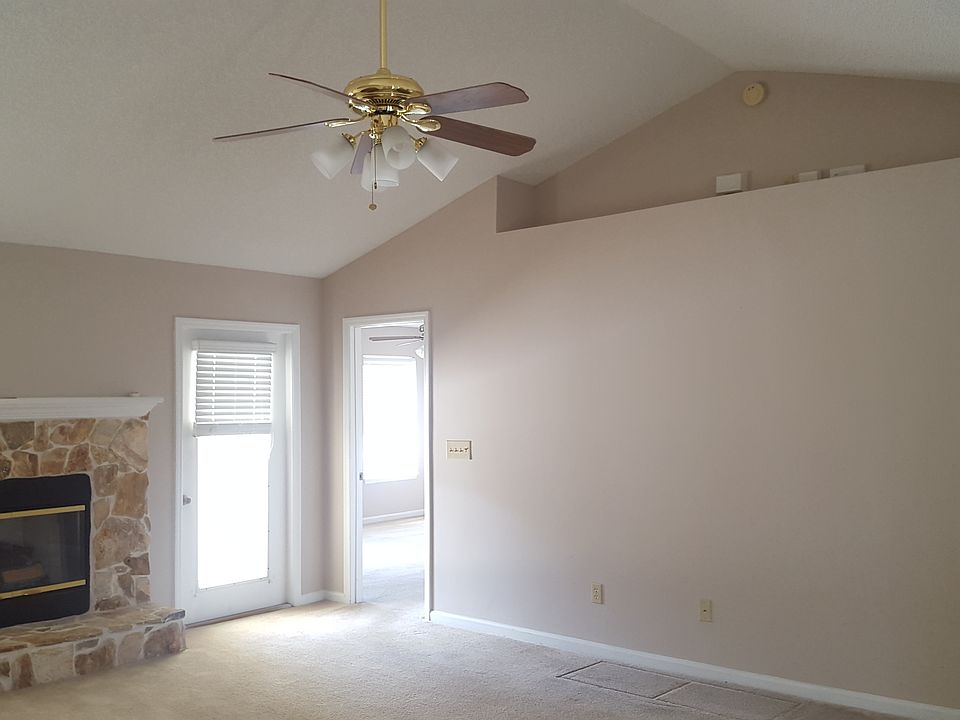 vaulted ceilings with shelf