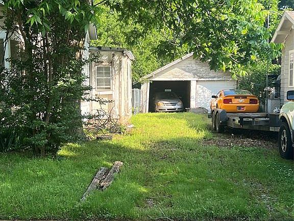3rd image of 117 E Daws St