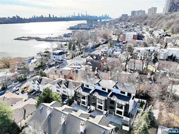 1456 River Rd #A, Edgewater, NJ 07020