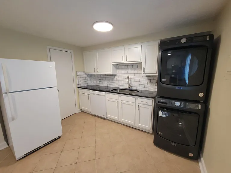390 E 15th Ave — Photo 13