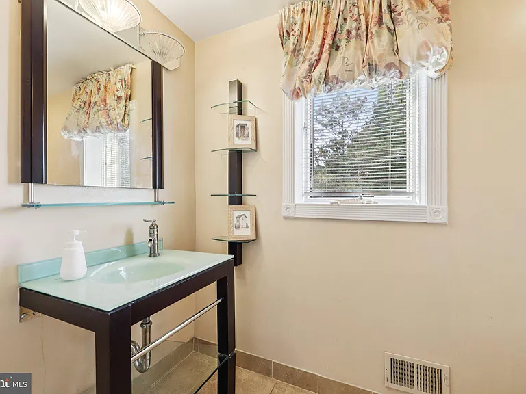 5301 Goldsboro Rd — Photo 42