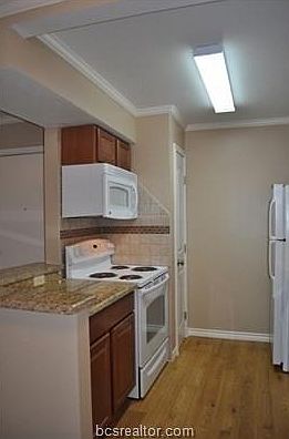 4th image of 904 University Oaks Blvd APT 033