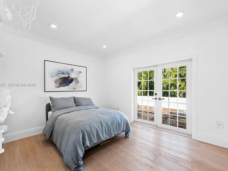 5236 Pine Tree Dr — Photo 43