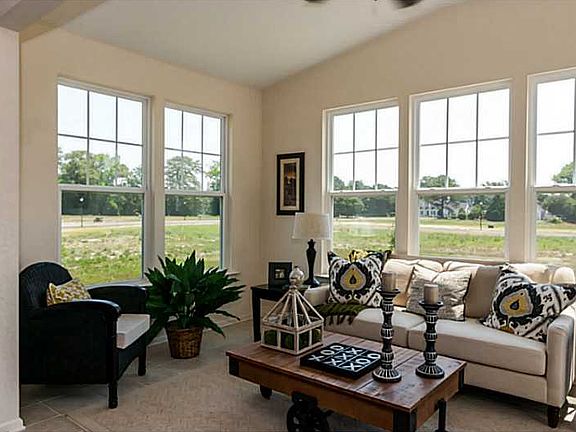 4th image of 1931 Governors Pointe Dr