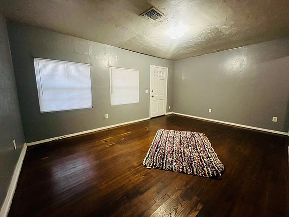 4th image of 3933 Pine Ave