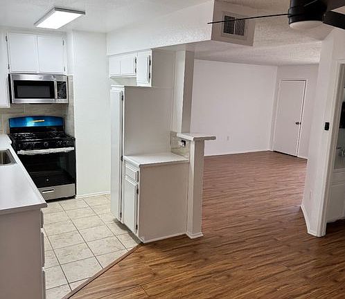 3rd image of 18406 Gresham St #107