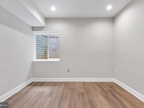 2nd image of 3922 Mount Vernon St #1