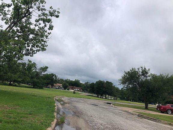 4th image of 703 Brookwood Cir