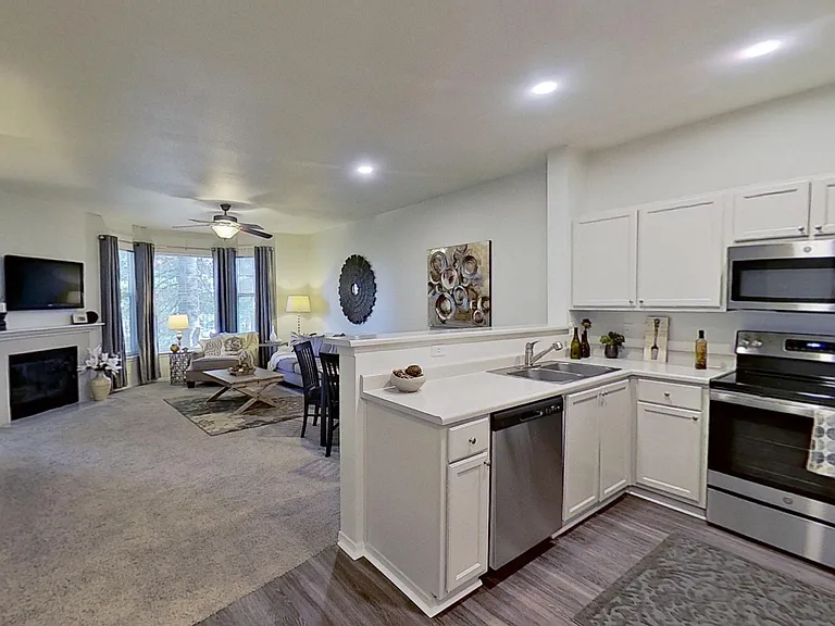 Cascade Summit Apartment Homes — Photo 6