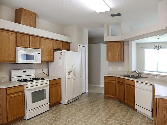 3rd image of 2921 Hickory Grove Dr