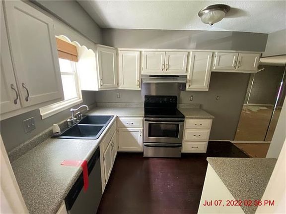 3rd image of 8319 Mackey St