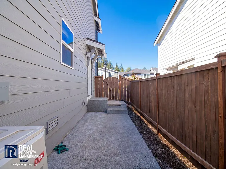 2216 Trailside Dr NE — Photo 24