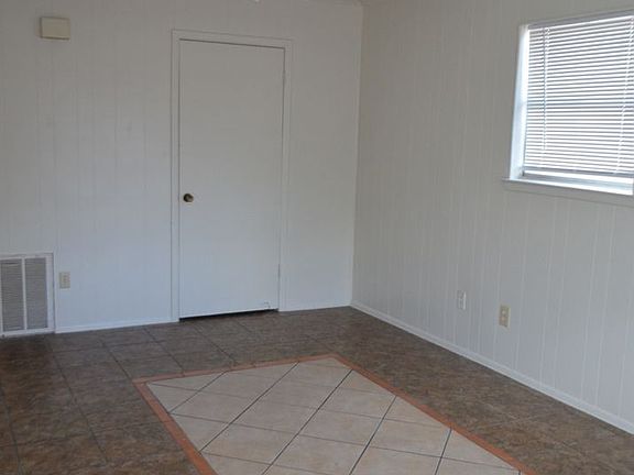 3rd image of 307 E Avenue A #B