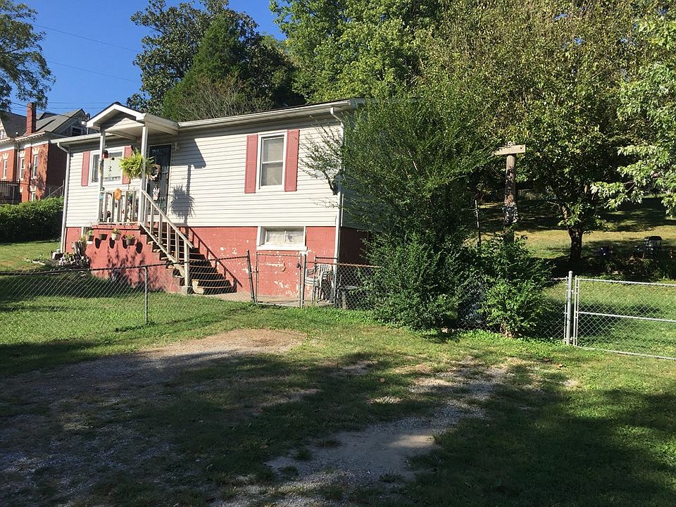 2nd image of 210 Winchester St