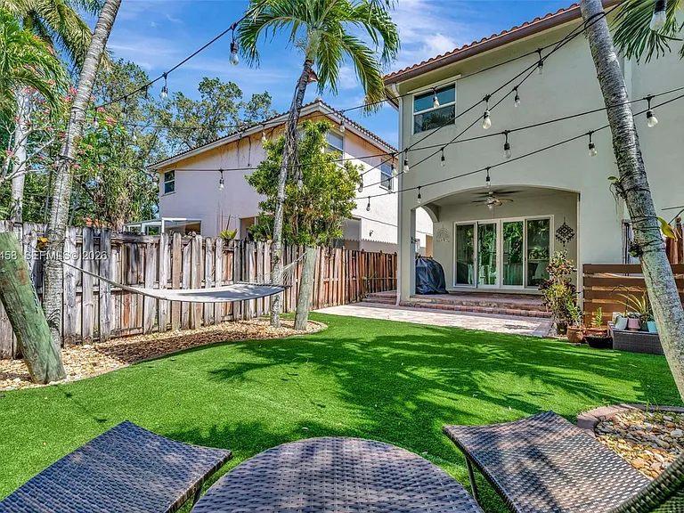 853 SW 11th Ct — Photo 50