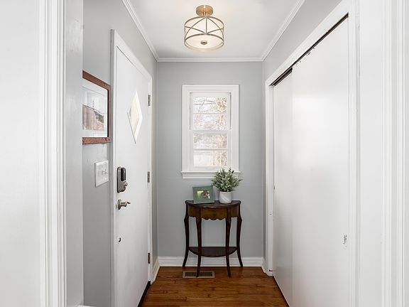 4th image of 1010 Stewart Ave