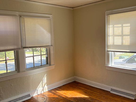 3rd image of 512 Richardson Ave