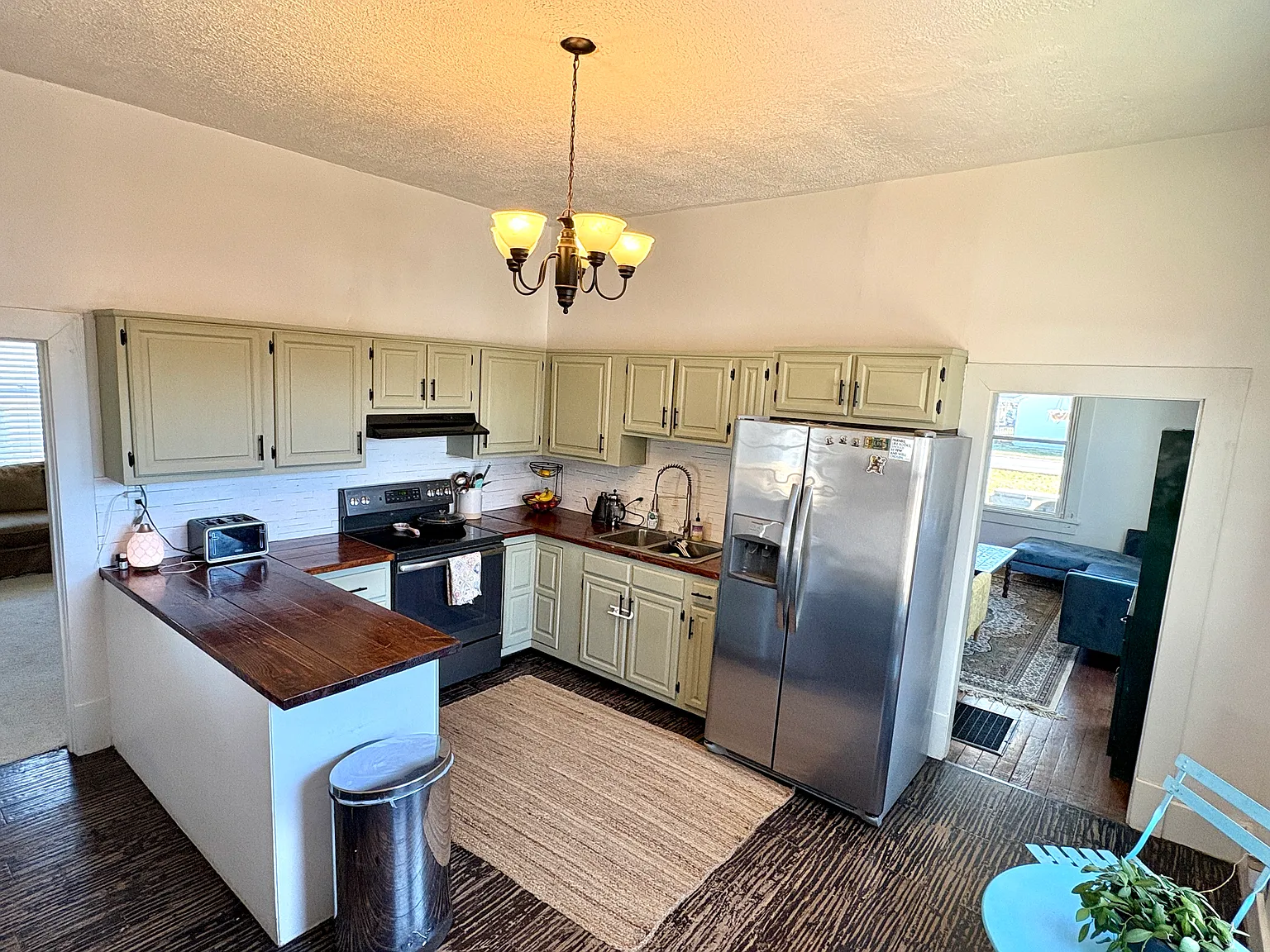4 bed, 1901 sqft, $2,000 — Photo 4