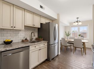 180C Overlook Ct, Woodbridge, NJ 07095