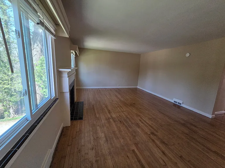 11 Shorewood Dr — Photo 10