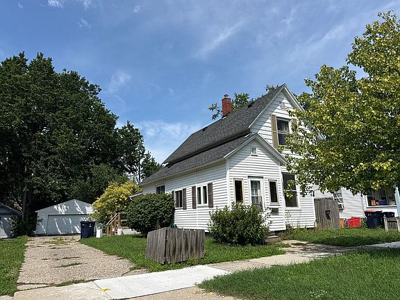 3rd image of 111 E 17th St