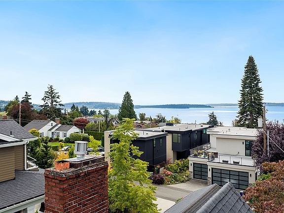 3rd image of 411 10th Avenue W