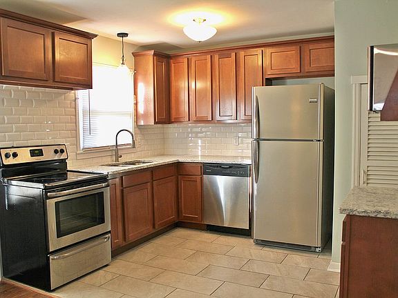 2nd image of 101 W 90th St