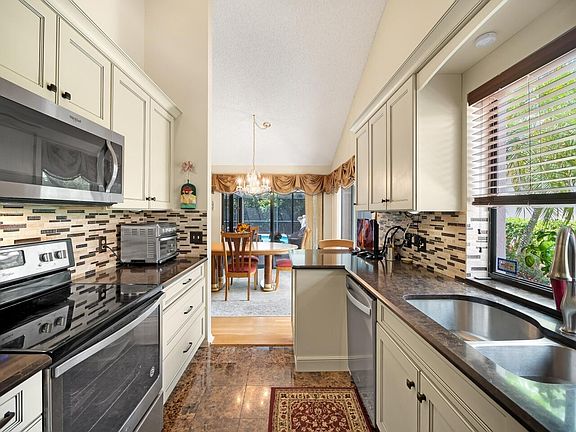 3rd image of 2641 Mohawk Cir