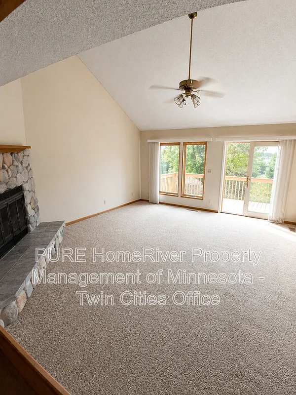 3 bed, 2.5 bath, 2299 sqft, $2,250 — Photo 1