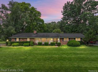 3775 Kent Dr, Troy, MI 48084