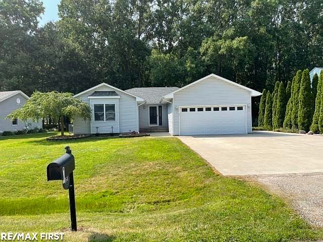 1st image of 364 Walnut Dr