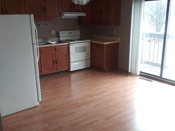 3rd image of 360 Villabrook Dr APT 3