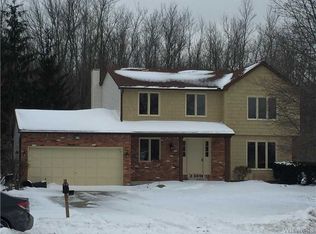 2128 Hobblebush Ln, Lake View, NY 14085