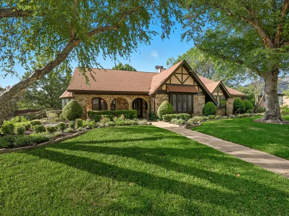 1820 Wimbleton Dr, Bedford, TX 76021