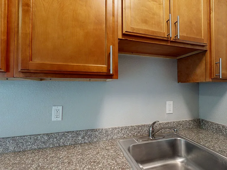 5452 Bancroft Ave — Photo 22