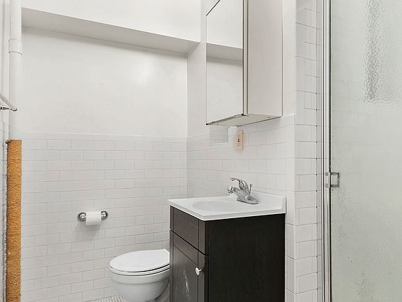 4th image of 117 Henry St #1