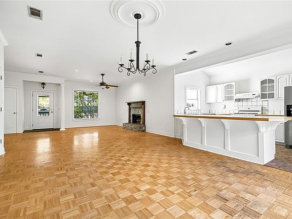 5th image of 2442 Brentwood Dr