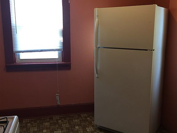 3rd image of 1257 Rose Ave