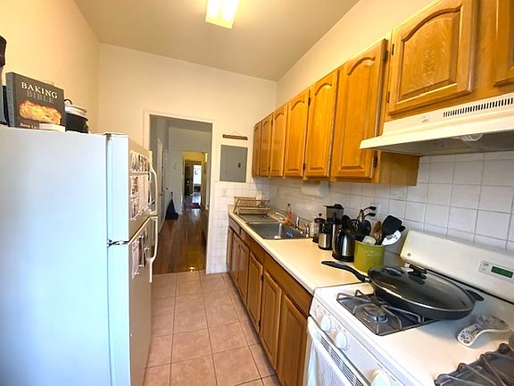 4th image of 523 Dean St APT 2L