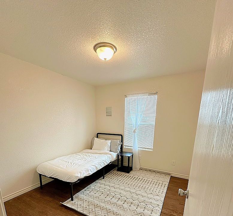 1st image of 209 Gibson St #B