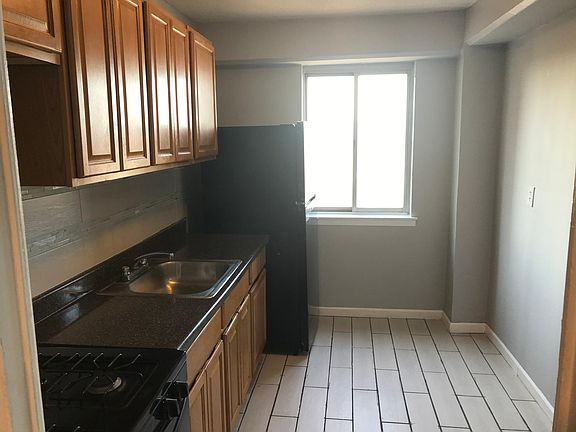 4th image of 279 Prospect St