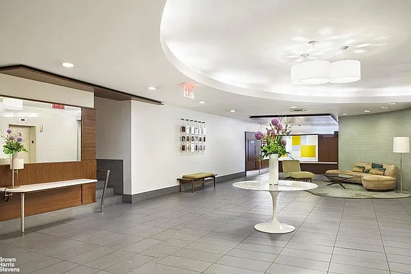 Rented by R New York | media 18