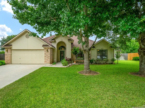 123 WOODLAND DR, Pleasanton, TX 78064