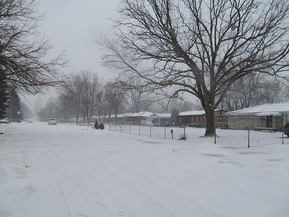 4th image of 4049 N Butler Ave