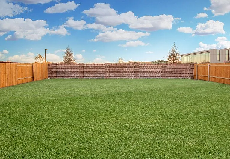 1917 Dahlia Way — Photo 2