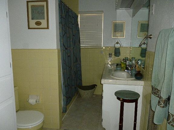 4th image of 101 W 22nd St
