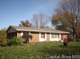 17 Glenwood Ln, Chatham, IL 62629