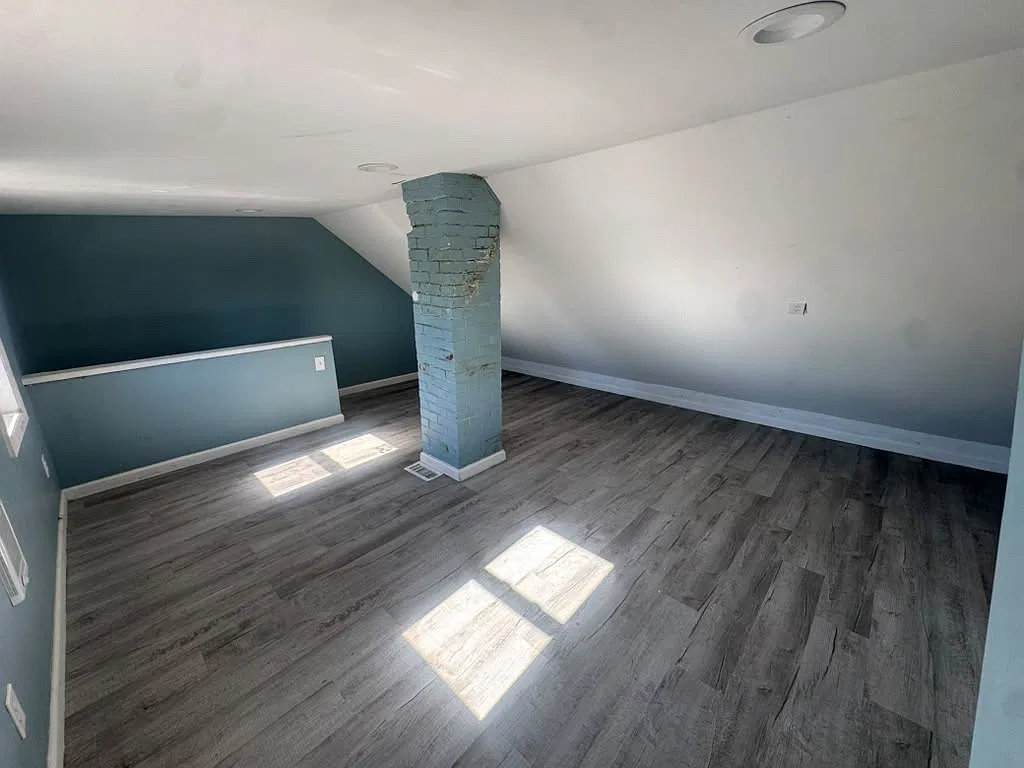 3 bed, $1,400 — Photo 4